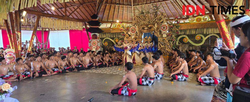 Tari kecak legenda Pura Ulun Danu Beratan (IDN Times/Wira Sanjiwani)
