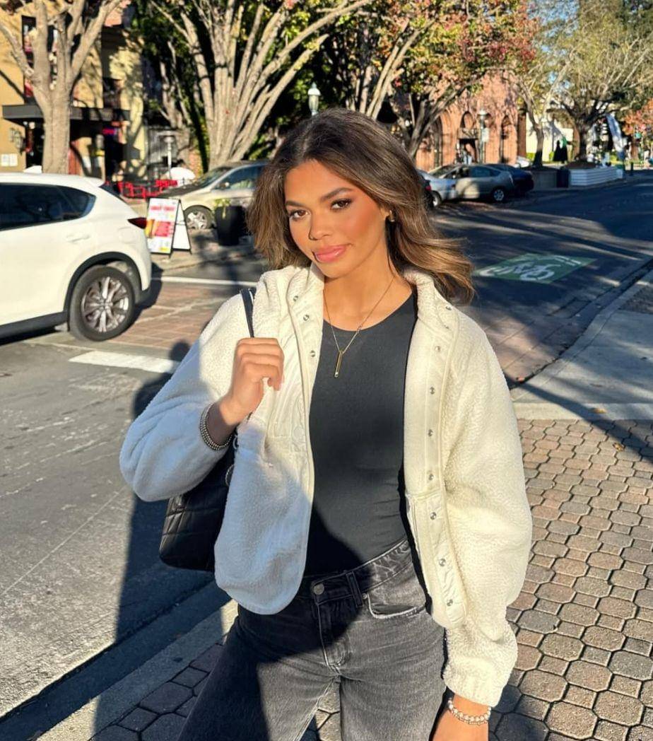 Alma Cooper (instagram.com/alma.cooper)