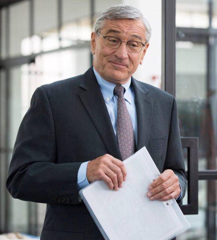 Robert De Niro dalam film The Intern (dok. Warner Bros. Pictures/The Intern)
