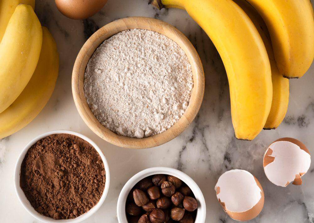 ilustrasi bahan membuat muffin cokelat pisang (freepik.com/freepik)