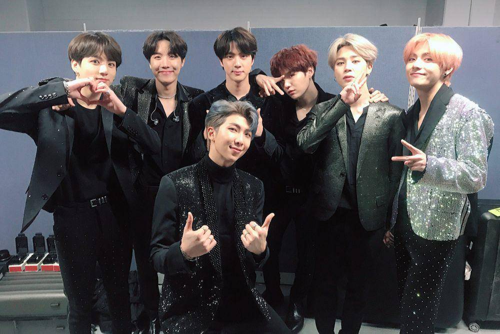BTS (twitter.com/bts_bighit)