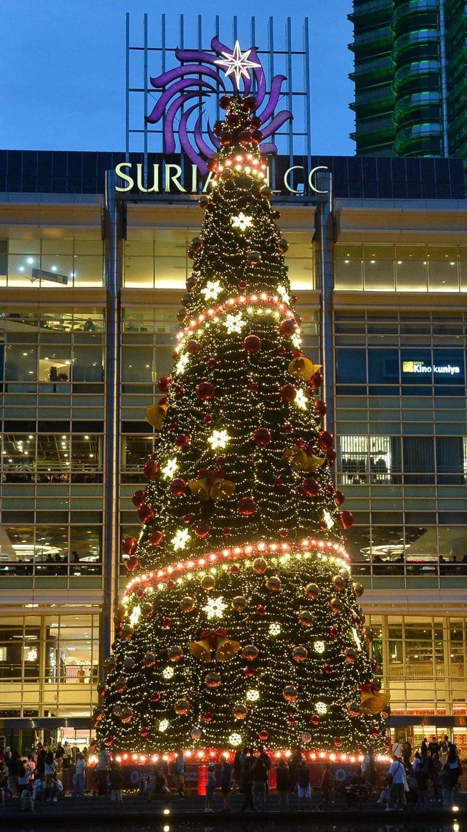 Potret pohon Natal di Kuala Lumpur City Center, Malaysia (instagram.com/suriaklccmall)