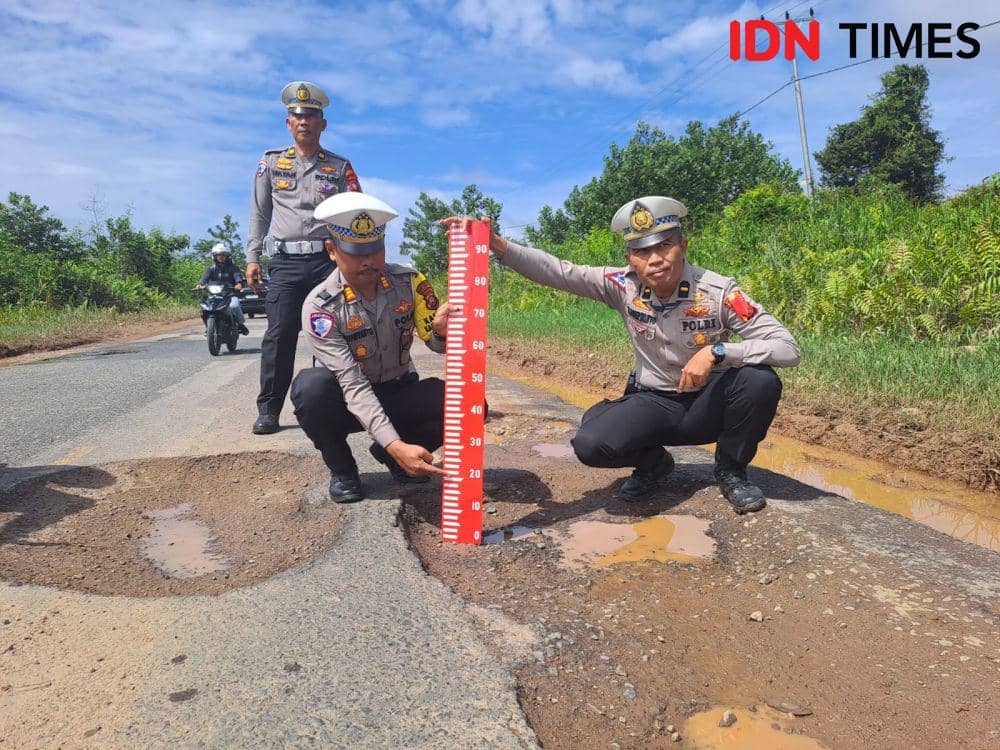 Jalan Rusak Trans Kalimantan di Kubu Raya Memakan Korban Jiwa