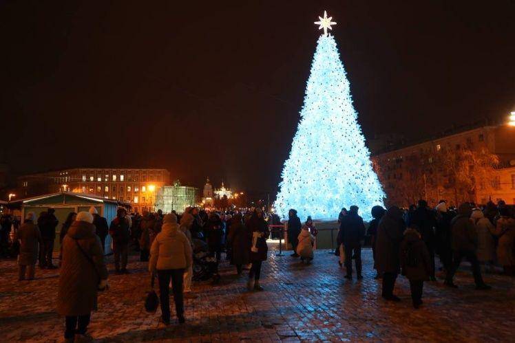 Potret pohon Natal di Kyiv, Ukraina (babel.ua)