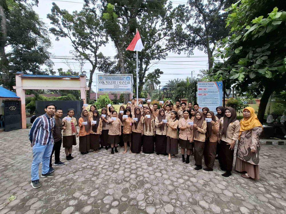 Sepanjang 2024, Bank Mandiri telah memberikan edukasi maupun sosialisasi keuangan kepada lebih dari 88.899 ribu pelajar di Indonesia melalui sekolah-sekolah termasuk Sekolah Luar Biasa (SLB). (dok. Bank Mandiri)