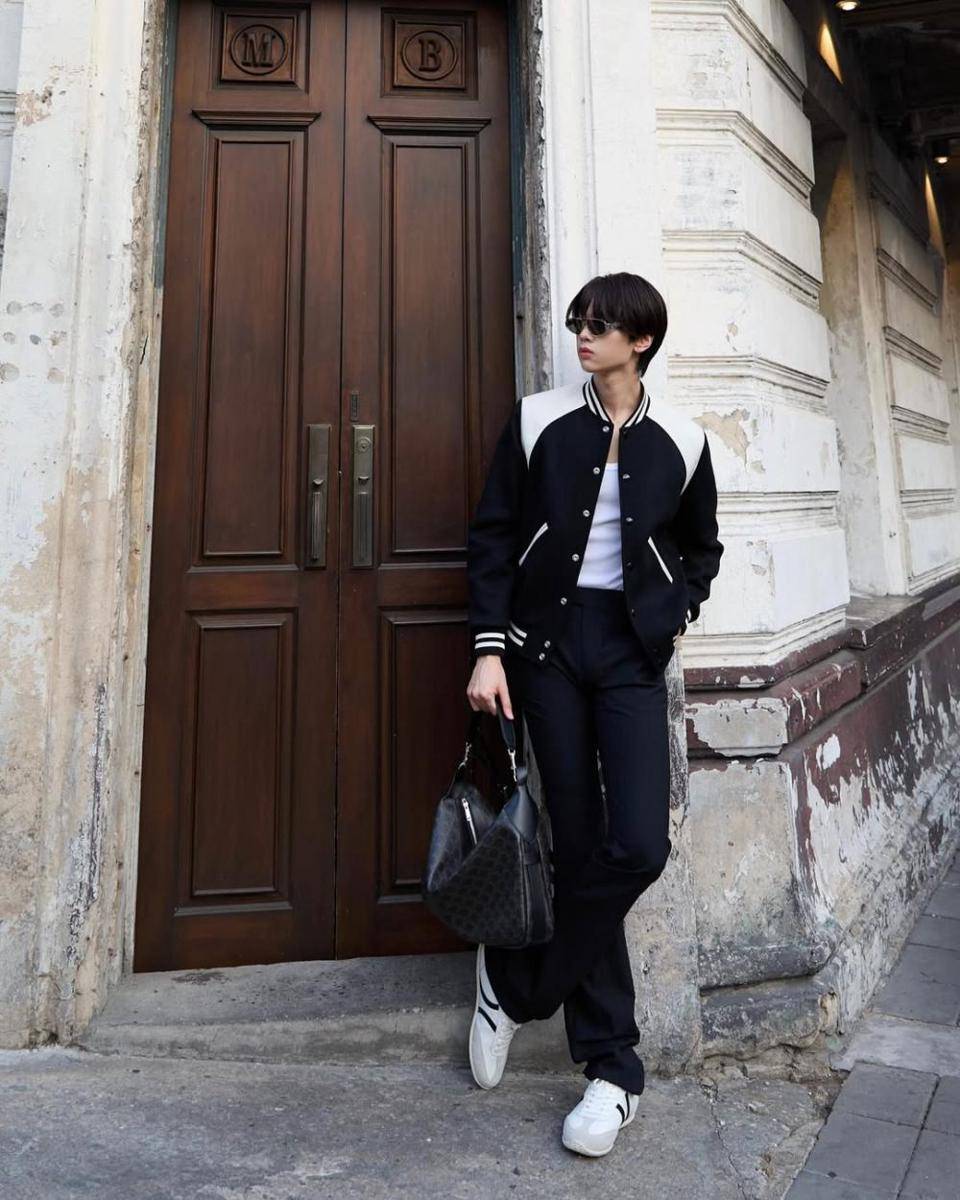 styling jaket varsity ala Dunk Natachai (instagram.com/dunknatachai)