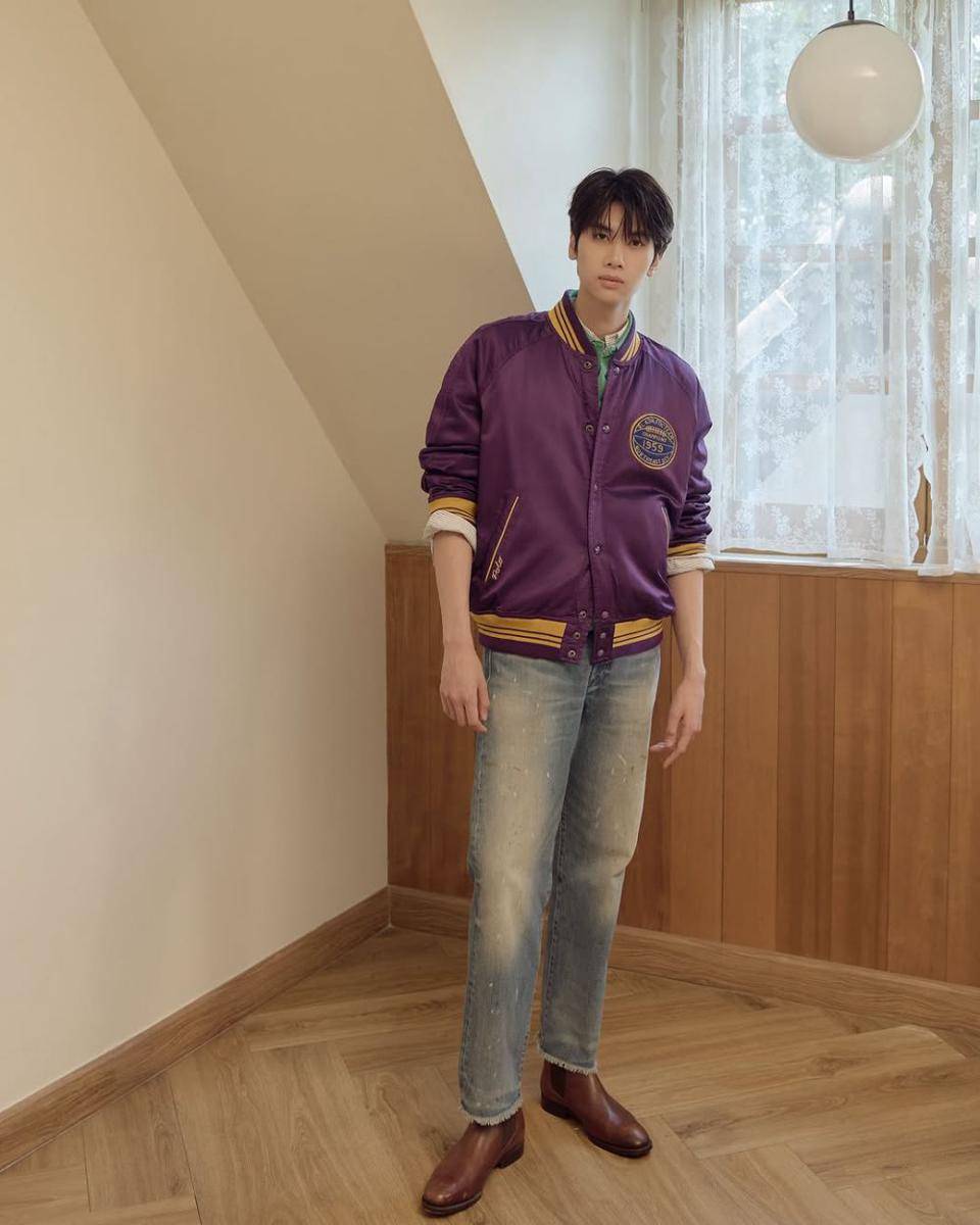 styling jaket varsity ala Dunk Natachai (instagram.com/dunknatachai)