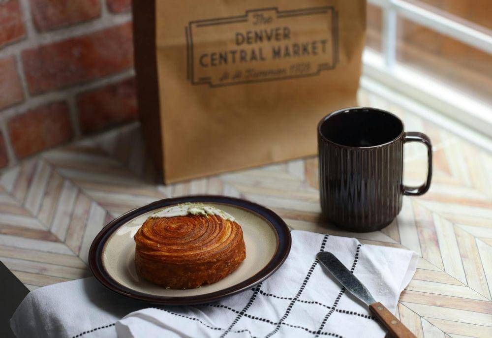 Ilustrasi cromboloni di atas piring (pexels.com/Simple Soul Photogrphy)