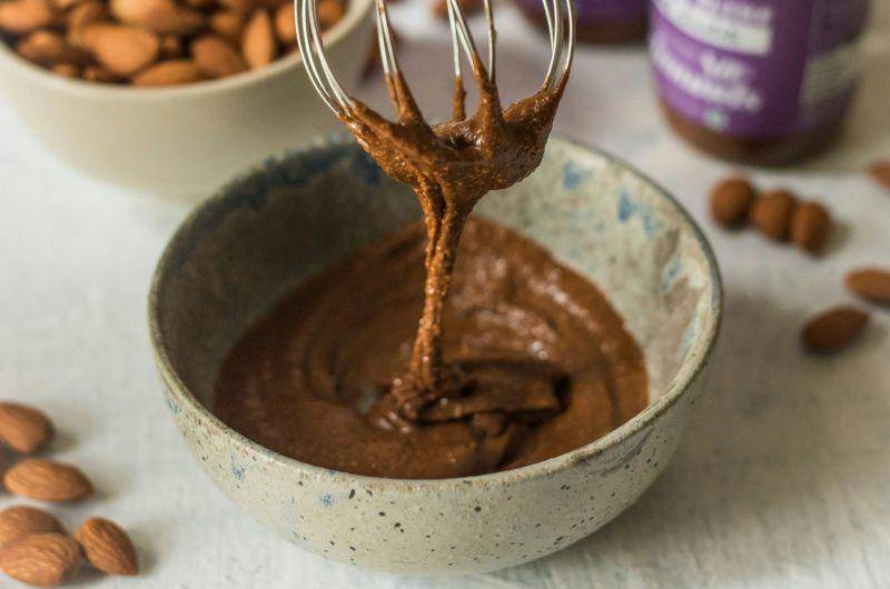 ilustasi adonan devil's cake (unsplash.com/Happy Jars)