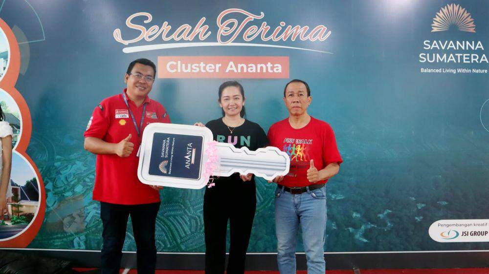 Savanna Sumatra menyerahkan unit rumah ke pemilik (dok.istimewa)