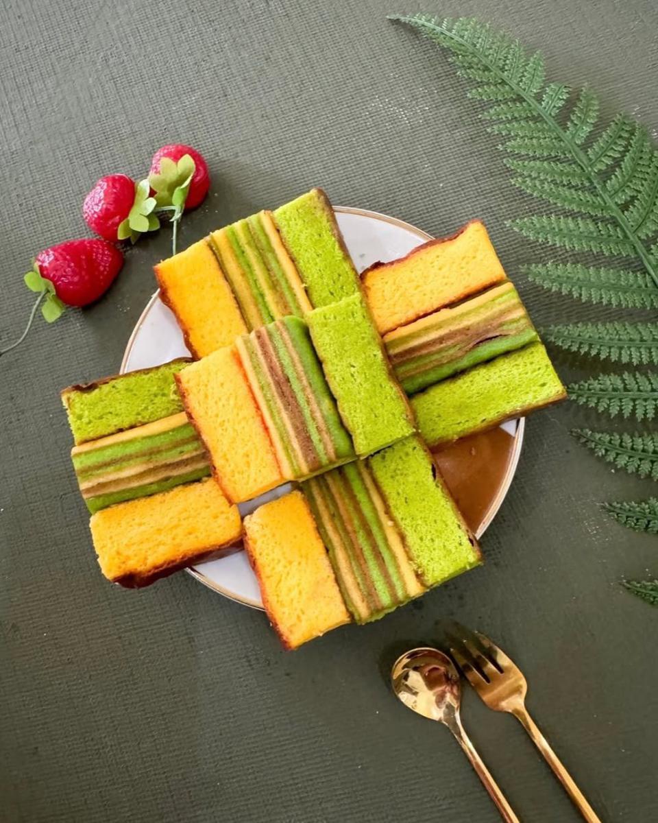 Resep Bolu Lapis Mandarin Pandan Vanila, Empuknya Bikin Susah Lupa