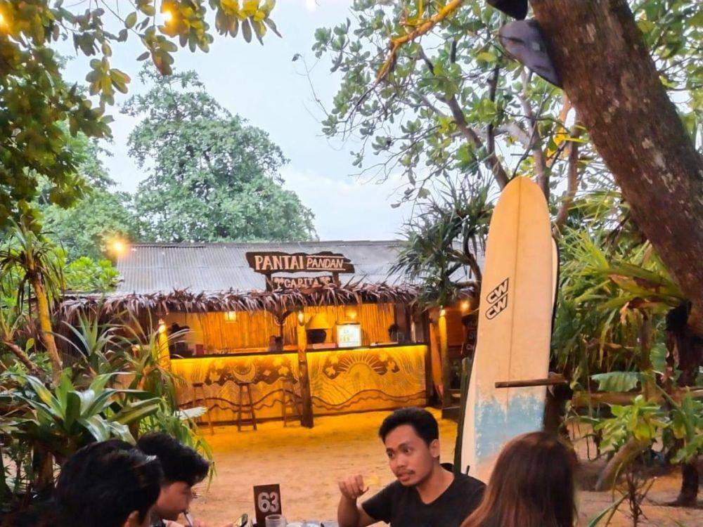 Pantai Pandan Carita (https://jadesta.kemenparekraf.go.id/)