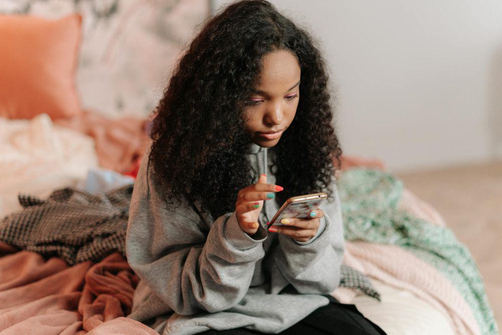 5 Cara Bikin Chat Sama Gebetan Tetap Seru dan Gak Boring