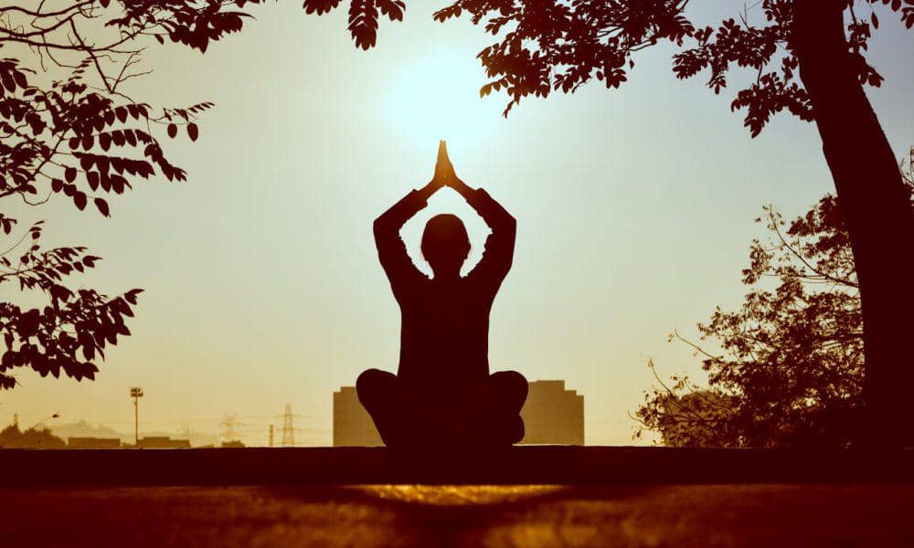 ilustrasi seorang wanita sedang meditasi (pexels/Prasant Inturi)