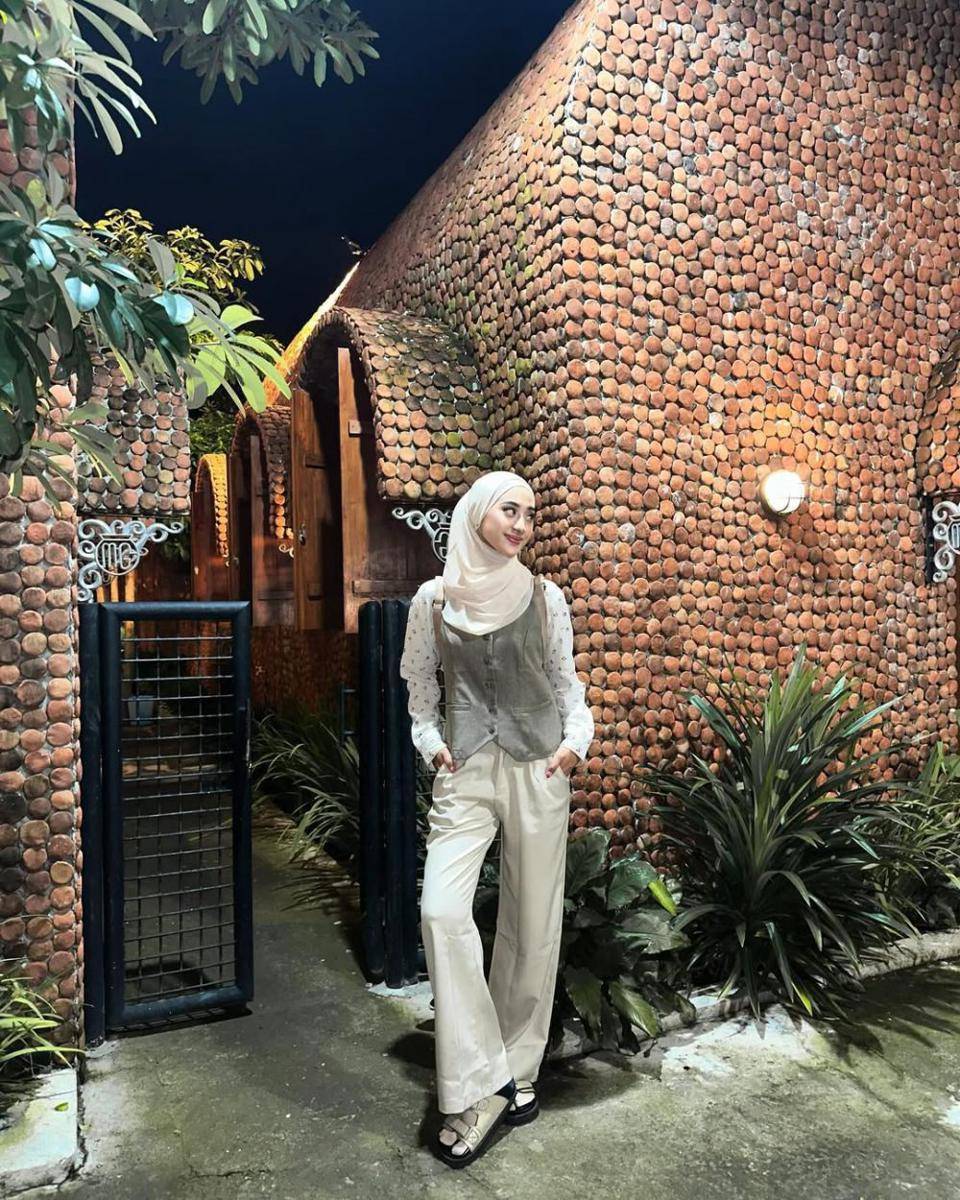 Nimaz Azlia (instagram.com/azzllia)