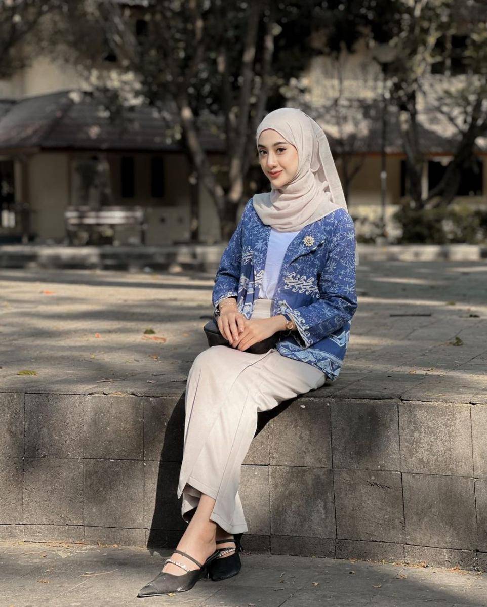 Nimaz Azlia (instagram.com/azzllia)