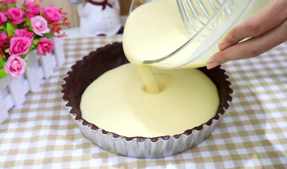 ilustrasi membuat choco pie cheesecake (YouTube.com/Uli's Kitchen)