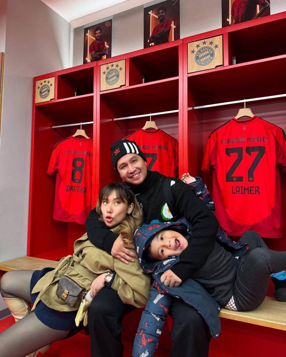Cherly Juno dan keluarga di Allianz Arena (instagram.com/cherly7uno)