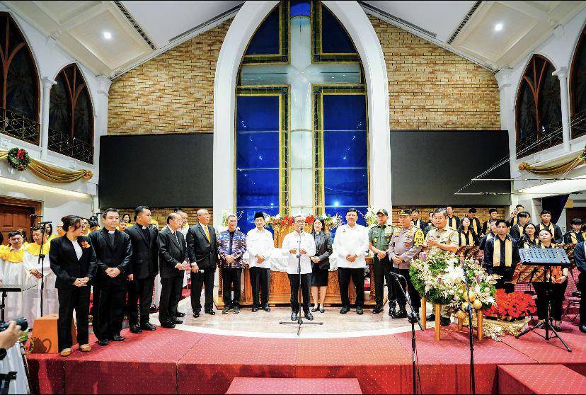 Menteri Koordinator bidang Politik Keamanan (Menko Polkam) Budi Gunawan dan Kapolri Jendral Pol Listyo Sigit Prabowo memastikan keamanan di sejumlah gereja di wilayah DKI Jakarta. (Dok. Humas Polri)