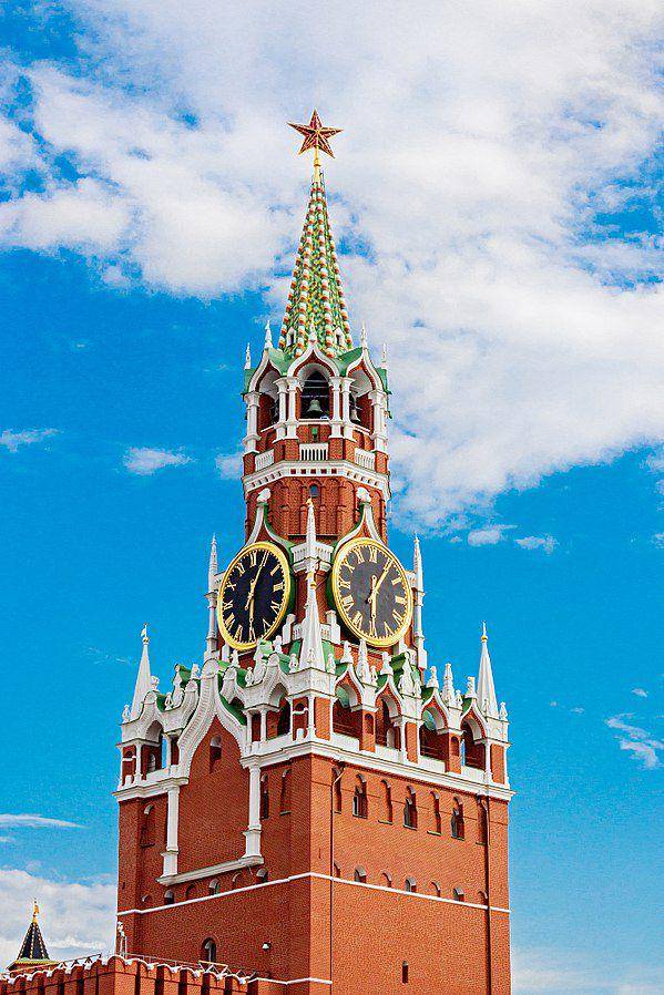 potret bintang Kremlin (commons.wikimedia.org/Alx0yago)