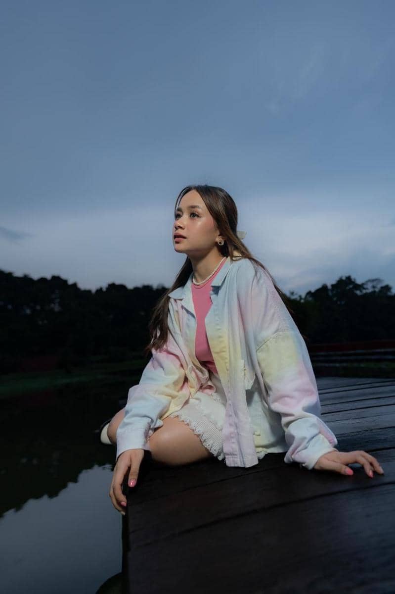 Solois asal Medan Chintya Gabriella namanya tengah melambung gara-gara single “Ambisius.” (Dok. Pengadilan Musik)
