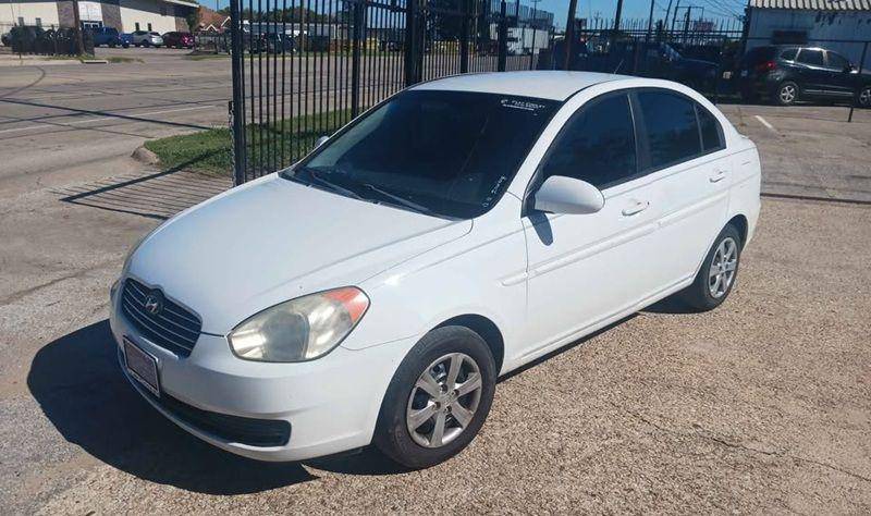 Hyundai Accent (2008) (facebook.com/Charles Ray Jr.)
