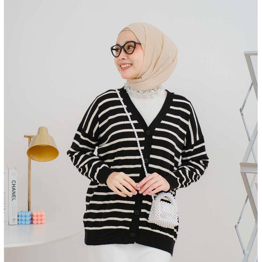 Mayoutfit Frinda Cardigan (shopee.co.id/Mayoutfit Official Shop)