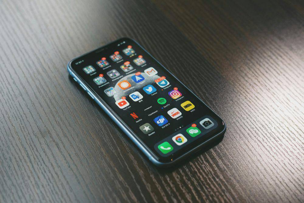ilustrasi iPhone (unsplash.com/@1eemingwell)