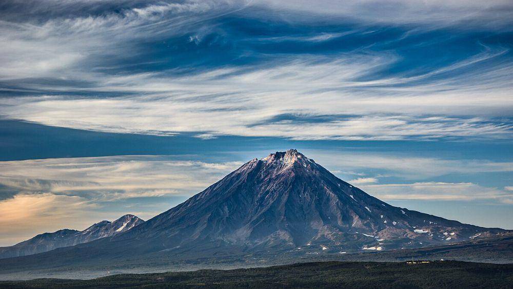potret Gunung Berapi Koryaksky di Kamchatka (commons.wikimedia.org/kuhnmi)