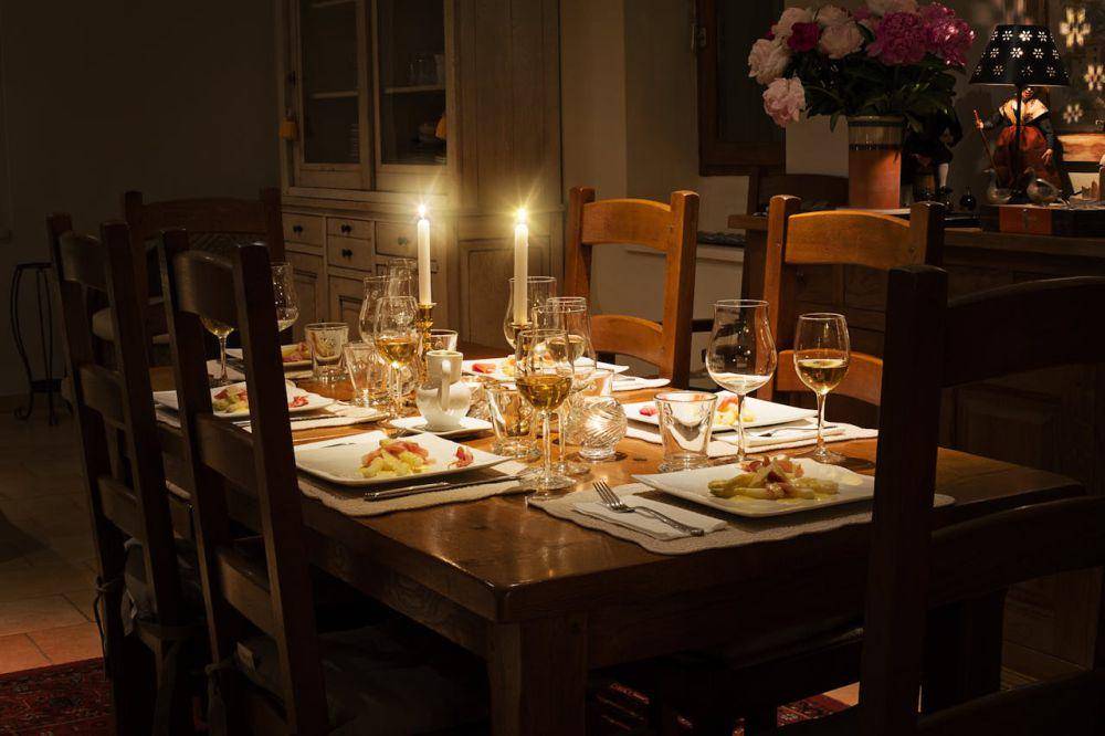 Makan malam (pexels.com/Pixabay)