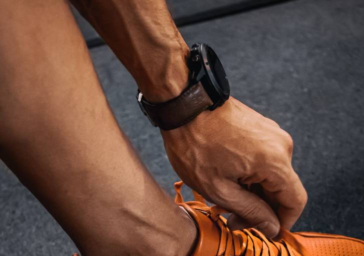ilustrasi jam tangan Garmin (unsplash.com/JJ Shev)