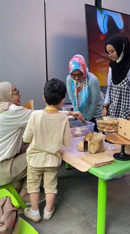 Ukkasya belajar jualan (instagram.com/zaskiasungkar)