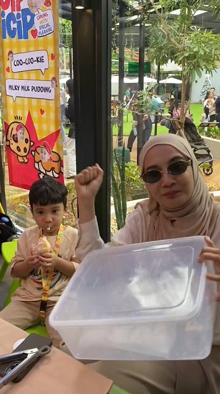 Ukkasya belajar jualan (instagram.com/zaskiasungkar)
