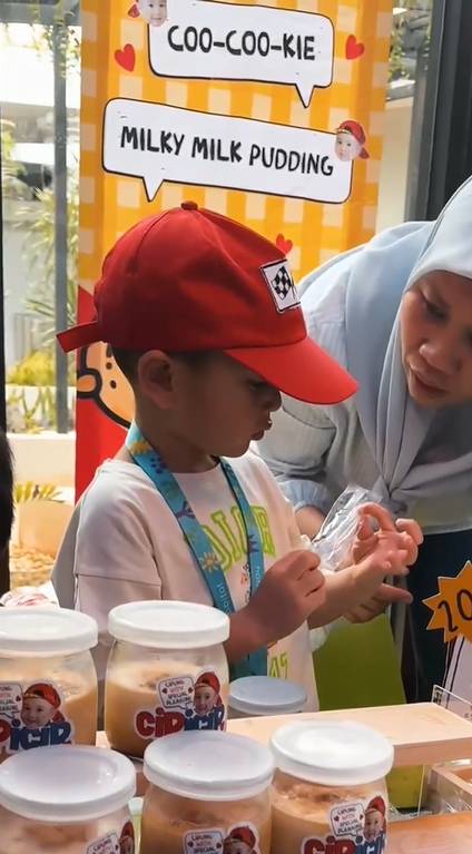Cipung pertama kali jualan (instagram.com/raffinagita1717)