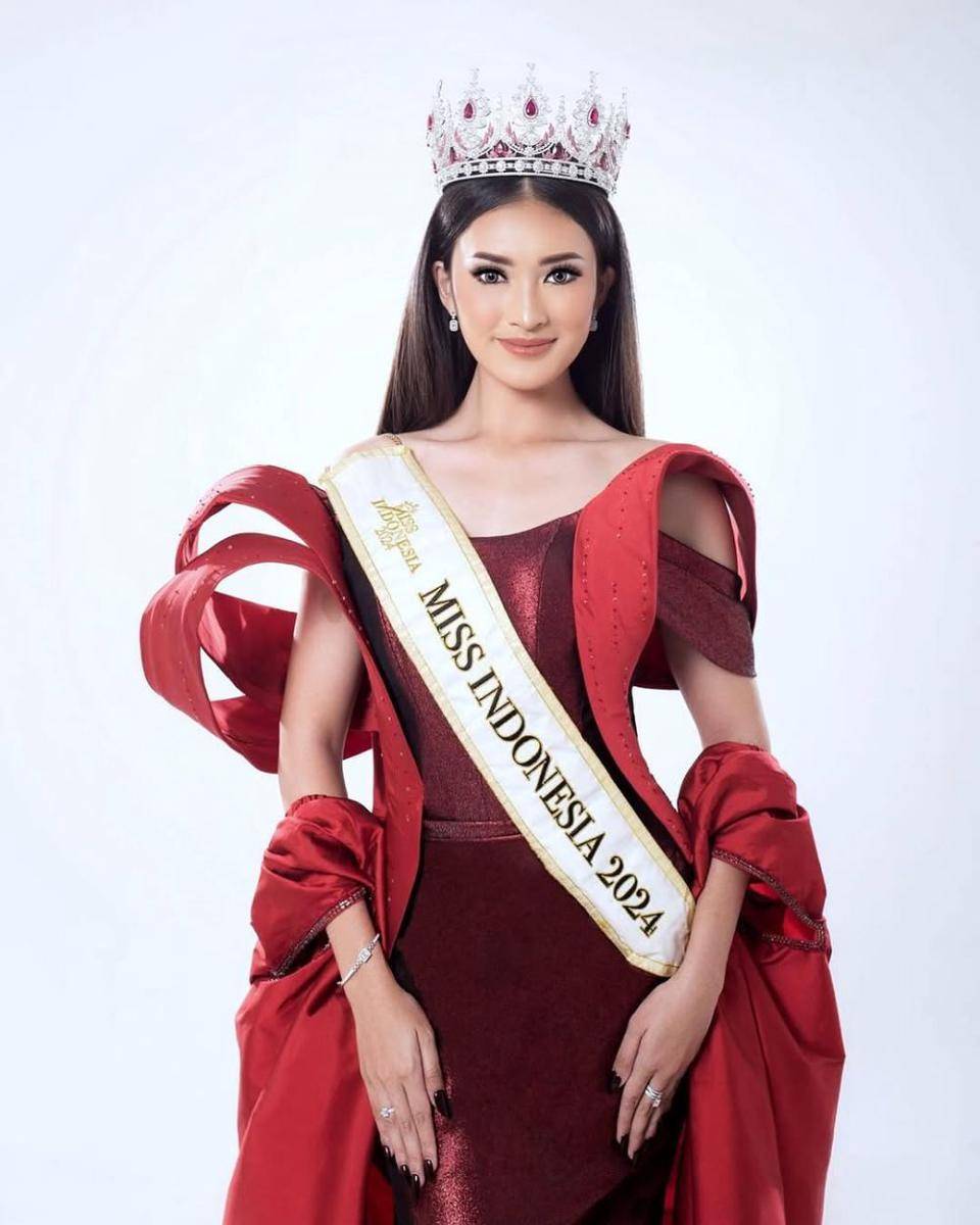 Pemotretan Ratu Kecantikan Indonesia untuk Merayakan Natal 2024 (Instagram.com/styawanphoto for Instagram.com/missindonesia)