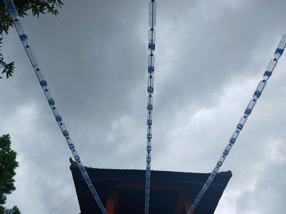 Hiasan di GKPB Singaraja dari botol plastik bekas. (Dok. Istimewa/GKPB Singaraja)