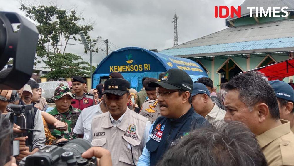 Tinjau Lokasi Pengungsi Banjir di Makassar, Mensos Bahas Rehabilitasi