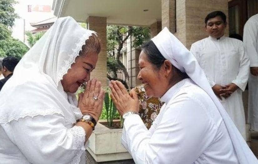 Wali Kota Semarang, Hevearita Gunaryanti Rahayu dan jajaran Pemkot Semarang berkunjung di Keuskupan Agung Semarang saat perayaan Natal, Rabu (25/12/2024). (dok. Pemkot Semarang)