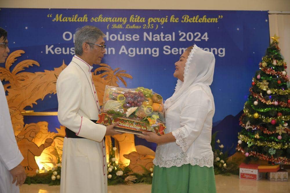 Wali Kota Semarang Hevearita Pamitan Saat Natalan di Keuskupan Agung