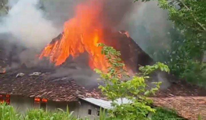 Pintu Didobrak, Hanung Berhasil Selamat dari Rumah yang Terbakar