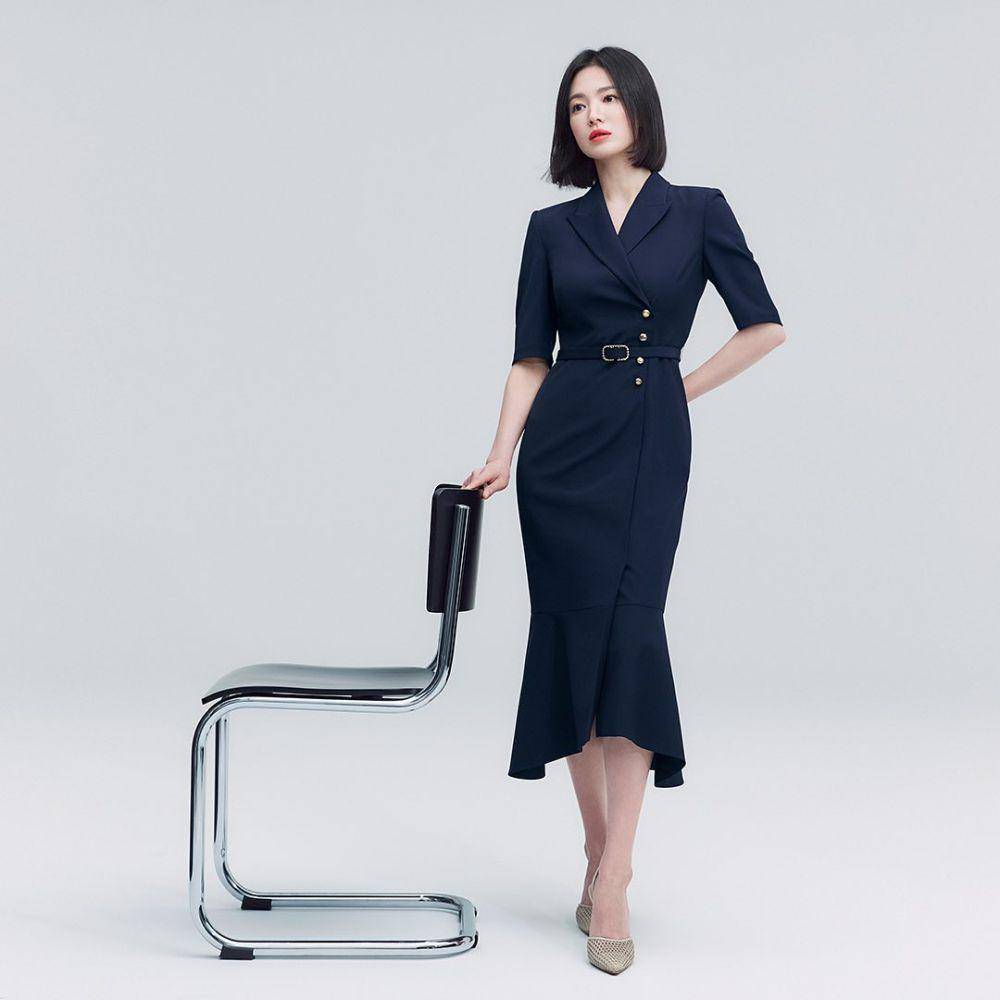 Inspirasi busana kerja ala Song Hye Kyo (instagram.com/michaachannel)