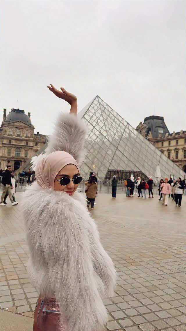 Syahnaz Sadiqah liburan di Prancis (instagram.com/syahnazs)