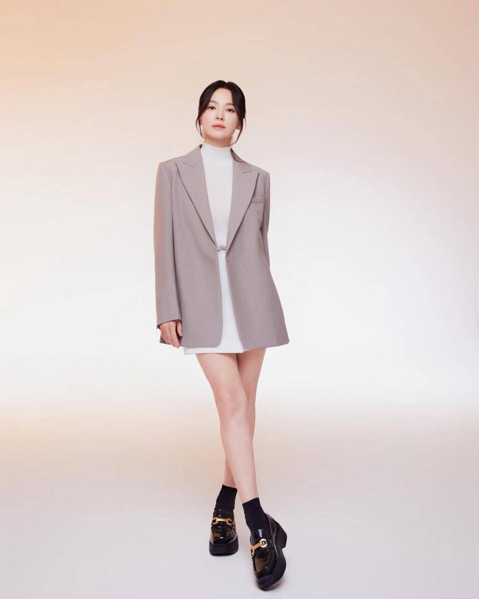 Inspirasi busana kerja ala Song Hye Kyo (instagram.com/kyo1122)