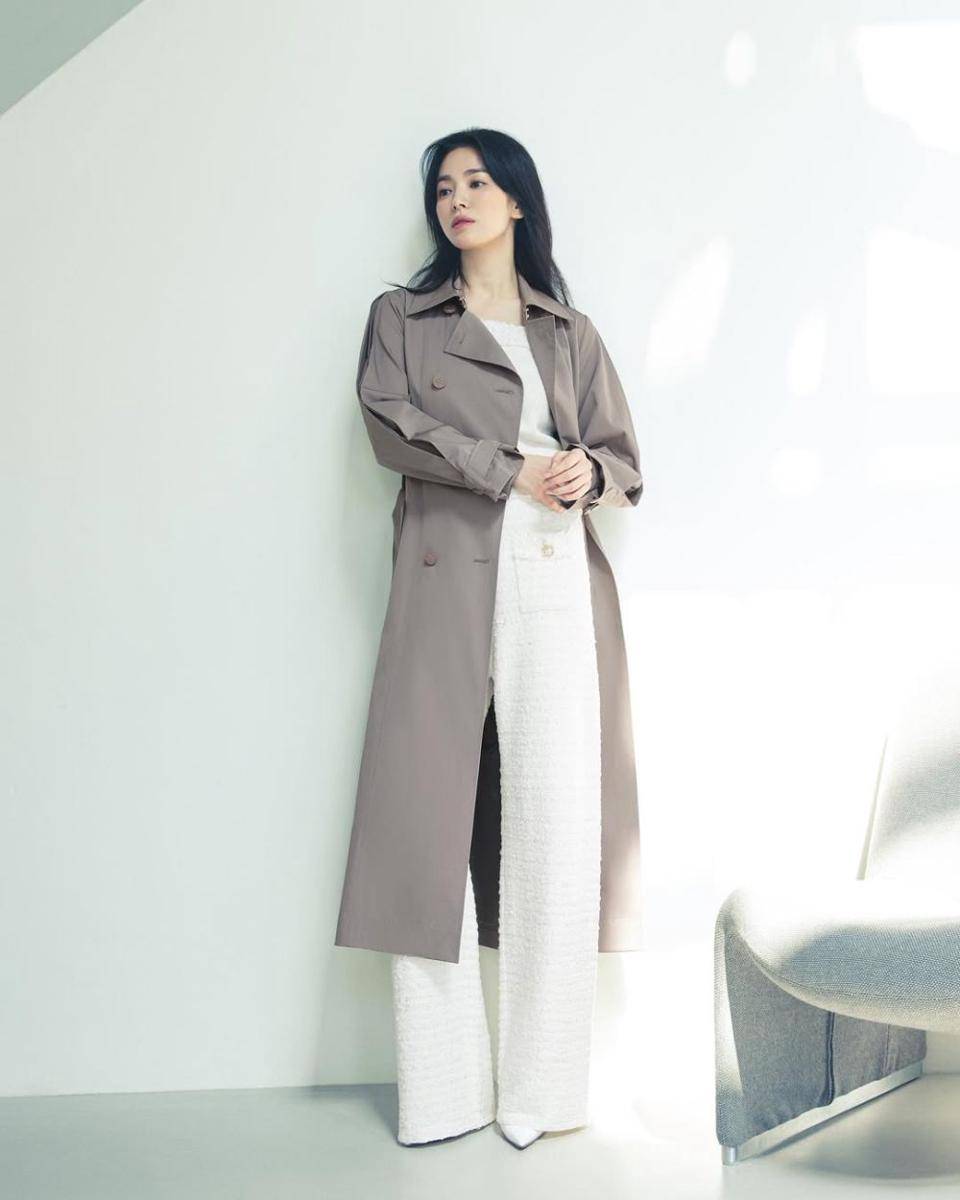 Inspirasi busana kerja ala Song Hye Kyo (instagram.com/kyo1122)