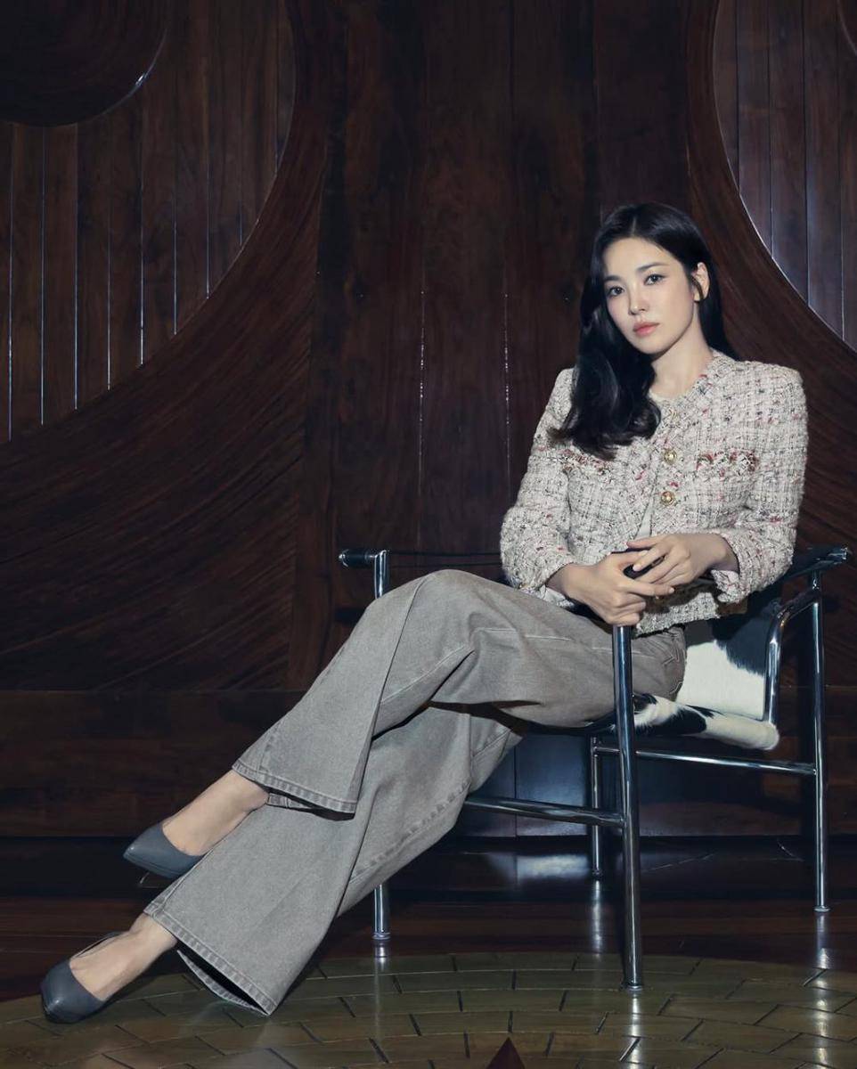 Inspirasi busana kerja ala Song Hye Kyo (instagram.com/kyo1122)