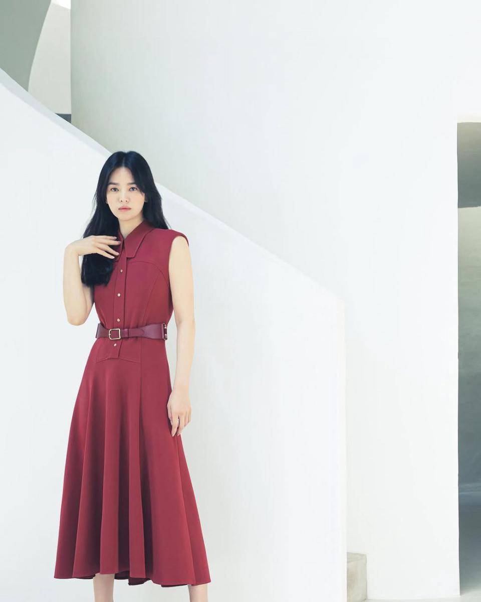 Inspirasi busana kerja ala Song Hye Kyo (instagram.com/kyo1122)
