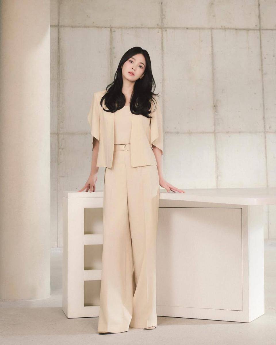 Inspirasi busana kerja ala Song Hye Kyo (instagram.com/kyo1122)