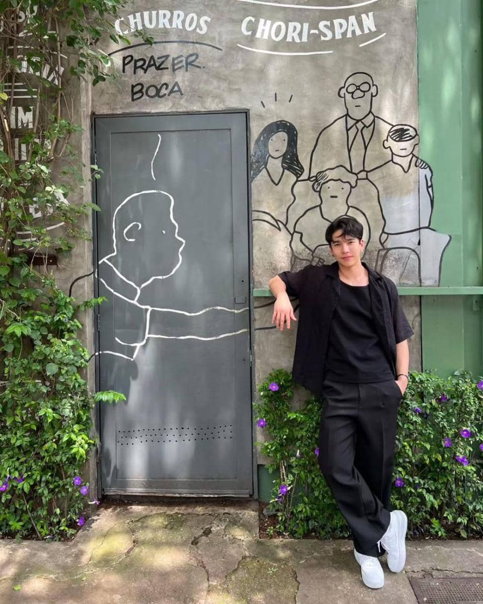 potret outfit easy to wear ala aktor Max Kornthas (instagram.com/mmaxmax)
