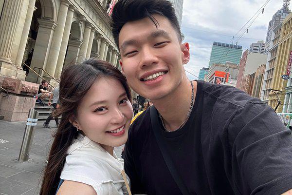 7 Potret Mesra Bulan Madu Vior dan Vincent di Australia