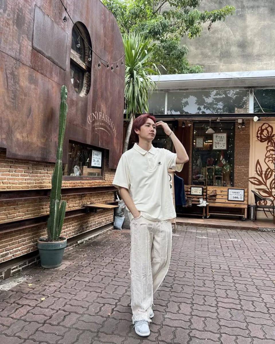 outfit polo shirt ala Mark Siwat (instagram.com/marksiwat)